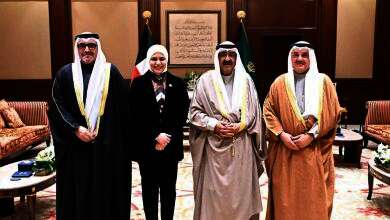 سمو أمير البلاد يستقبل وزير المالية