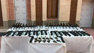 إصابة شخص في اشتعال سيارة نقل ثقيل