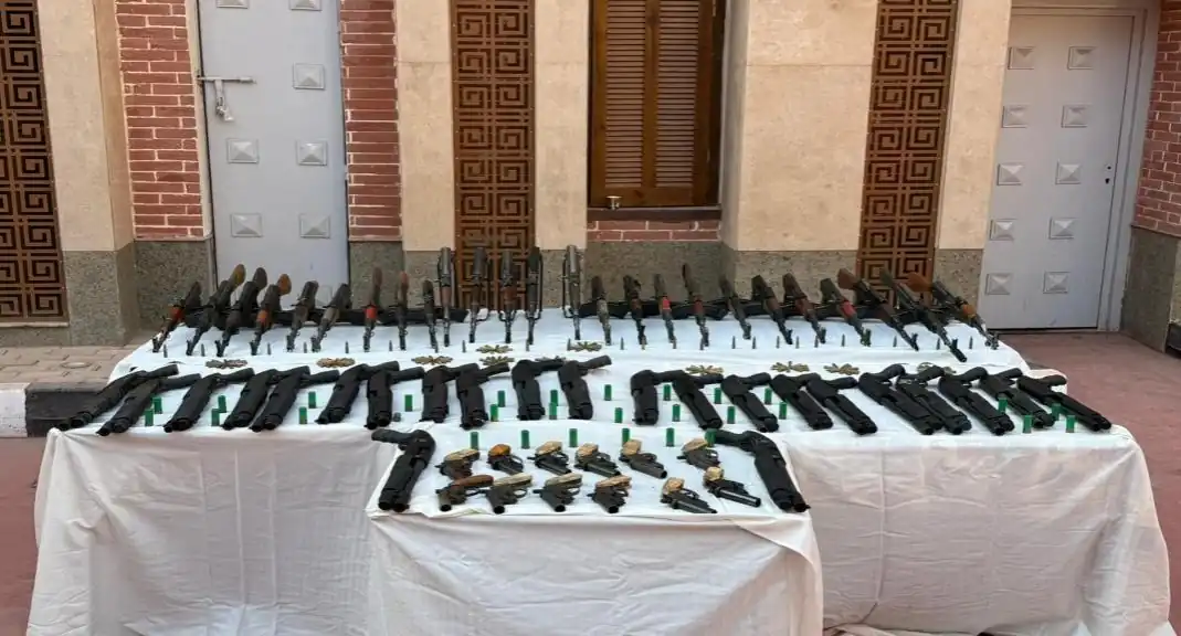 إصابة شخص في اشتعال سيارة نقل ثقيل