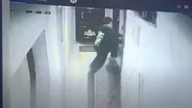 مضطرب نفسيًا وراء محاولة دخول شقة سيدة