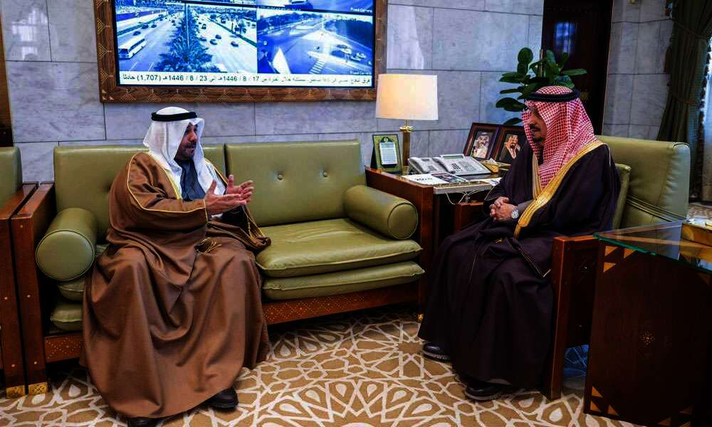 سفير الكويت لدى السعودية وأمير منطقة الرياض يستعرضان علاقات التعاون الثنائي