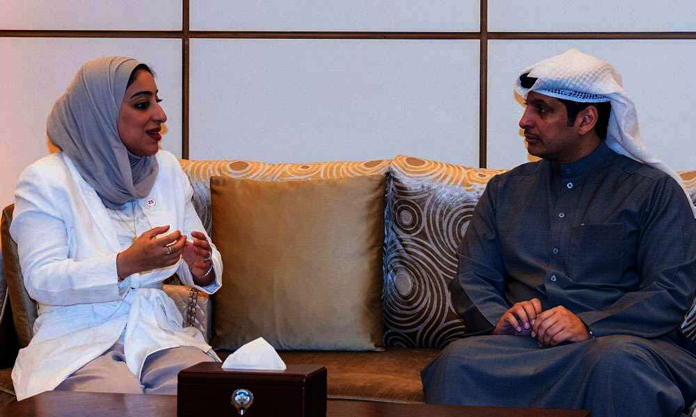 وزير الاعلام يستقبل وزير السياحة البحرينية لدى وصولها البلاد للمشاركة بالاجتماع الـ9 لمسؤولي السياحة بدول مجلس التعاون