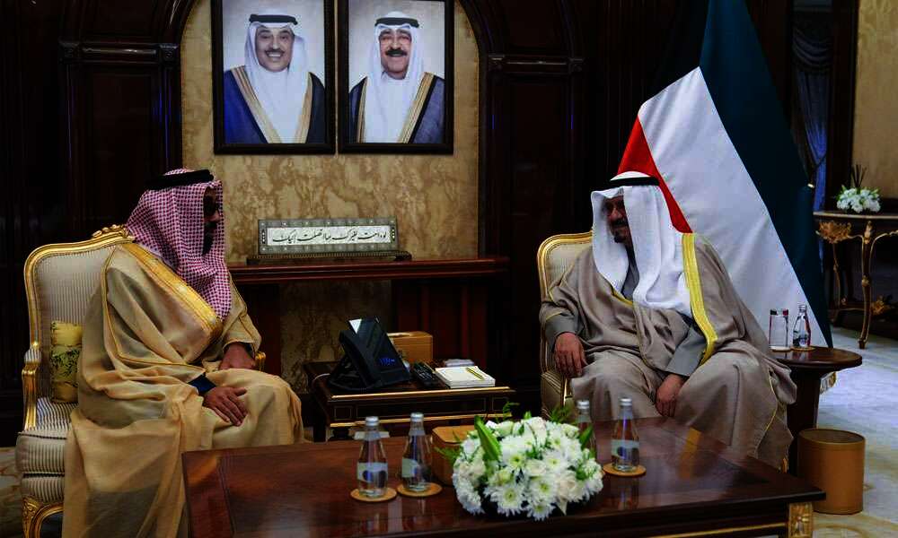 سمو رئيس مجلس الوزراء يستقبل نائب حاكم إمارة أبوظبي مستشار الأمن الوطني الإماراتي