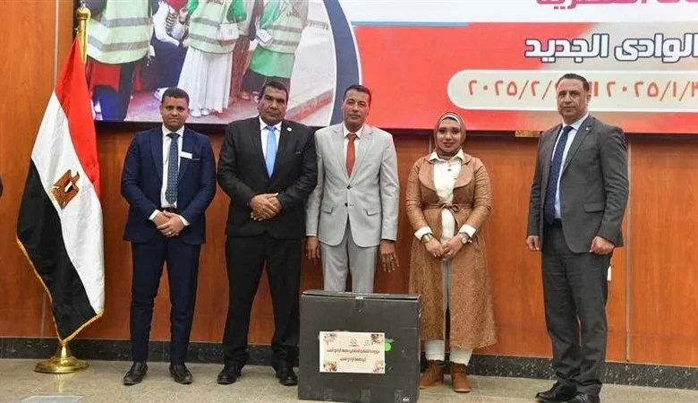 "التضامن" تهدي طابعة "برايل" لطلاب ذوي الإعاقة البصرية بجامعة الوادي الجديد