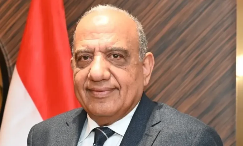 الدكتور محمود عصمت وزير الكهرباء والطاقة المتجددة