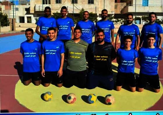 فريق شاب "بإيدك" فى مطروح
