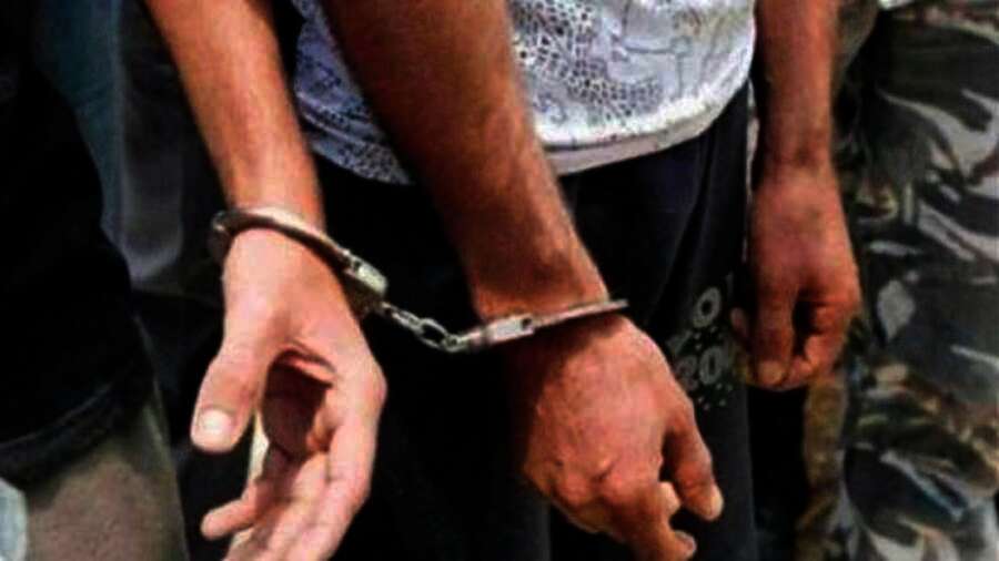 متهمين بسرقة أجهزة من عيادة