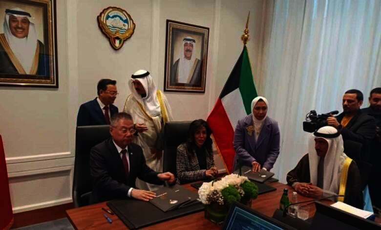 وزيرة الأشغال العامة الدكتورة نورة المشعان