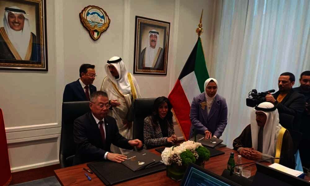 وزيرة الأشغال العامة الدكتورة نورة المشعان