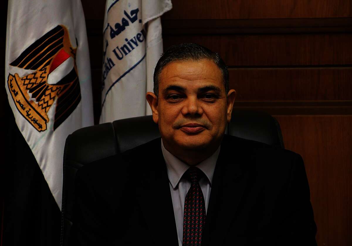 الدكتور عبد الرازق دسوقي، رئيس جامعة كفر الشيخ
