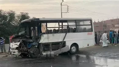 حادث تصادم مينى باص مع سيارة نقل