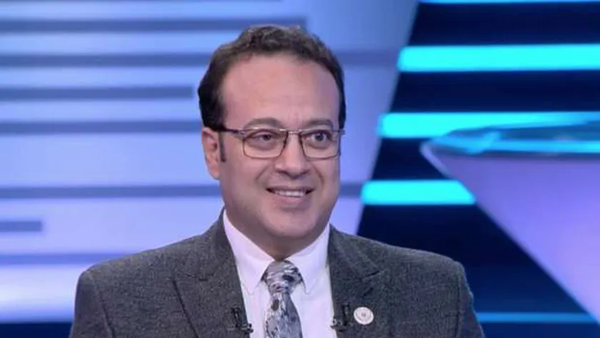 الدكتور حامد فارس أستاذ العلاقات الدولية