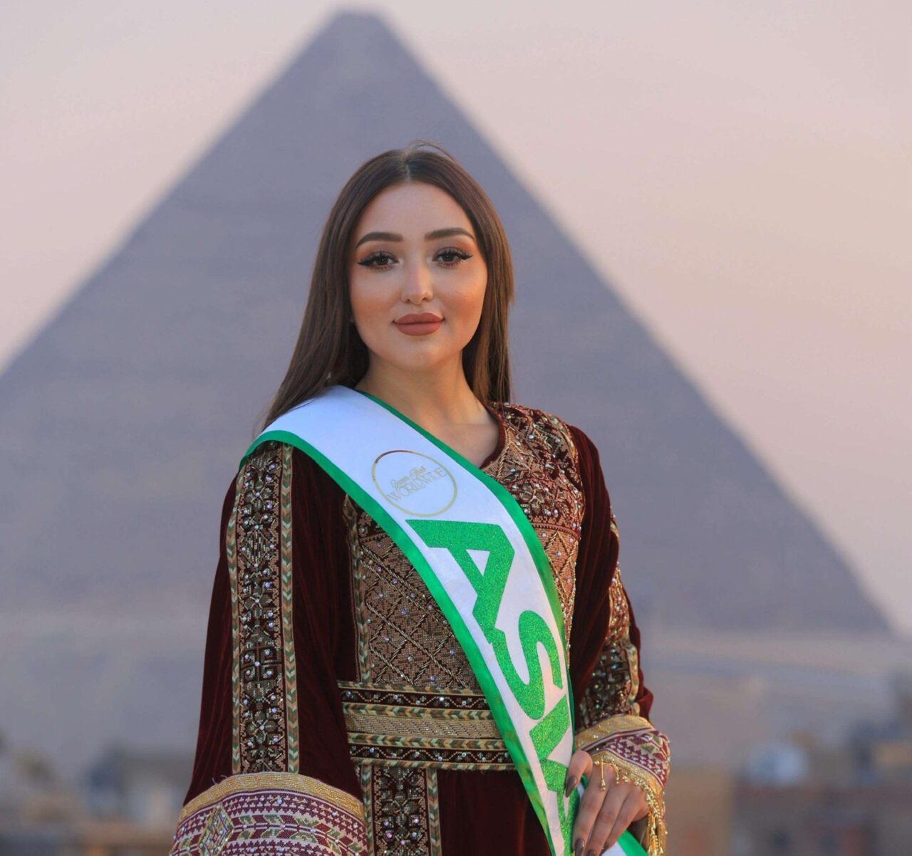 الفلسطينية أميرة عبادي تتوّج بلقب ملكة جمال العرب فلسطين 2025 وتمثل قارة آسيا بالقاهرة 5 scaled