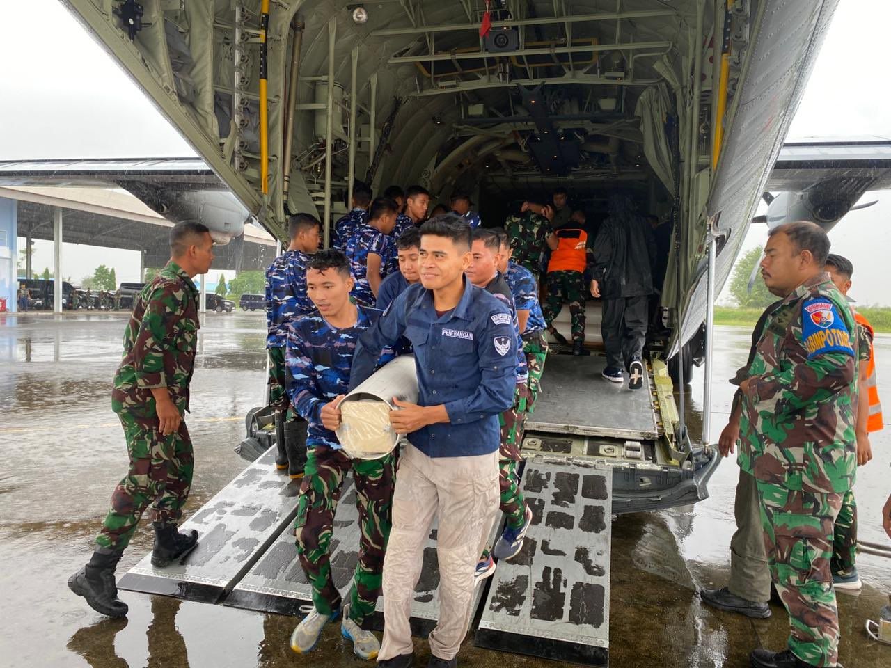 C 130J A 1339 transporting transmission tower to Aceh 2