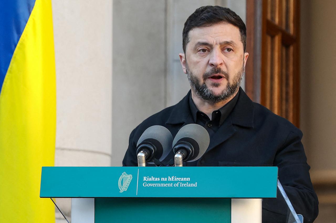 zelenskyy rejects land concessions to russia in us backed peace plan calls for public 3211206 20251211204435
