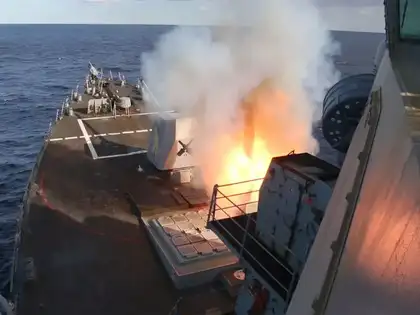 us launches fresh strikes on iranian weapons and boats near hormuz axios reports